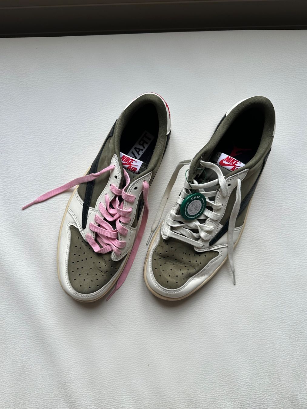 Nike Chaussures hommes: Jordan 1 Retro Low Travis Scott, Reverse Medium Olive – D'occasion à St. Gallen par mar_9ffx 1