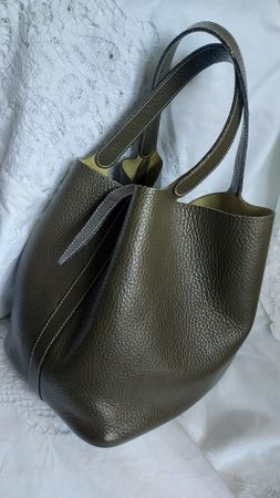 Sac à main en cuir vert olive,