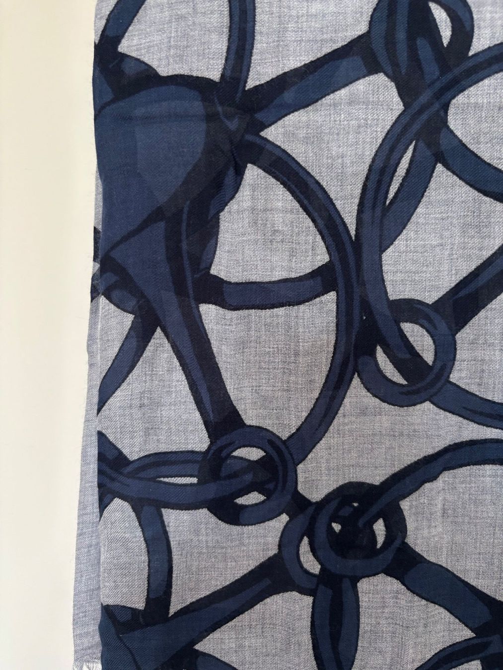 Gucci Foulard & Sciarpe: GUCCI Modal/Woll  Schal 140/140 cm – Usato da Herrliberg venduto da mayfi 2