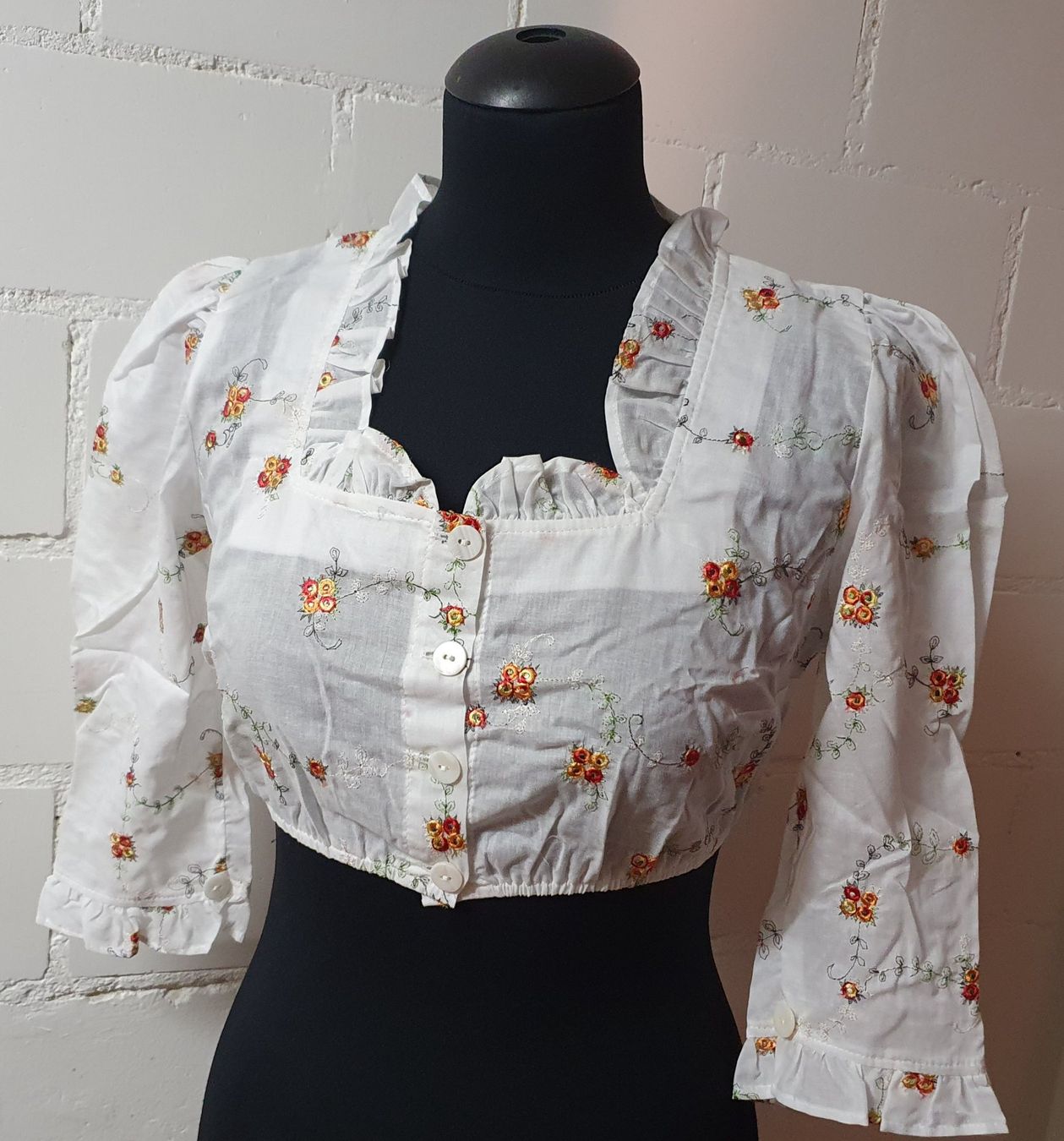 Blusen: Neu: "Pierre Marcel" / Dirndl Bluse Gr. 36 /  BW - Leinen – Neu (gemäss Beschreibung) aus Muri AG von Edlerweiss 1