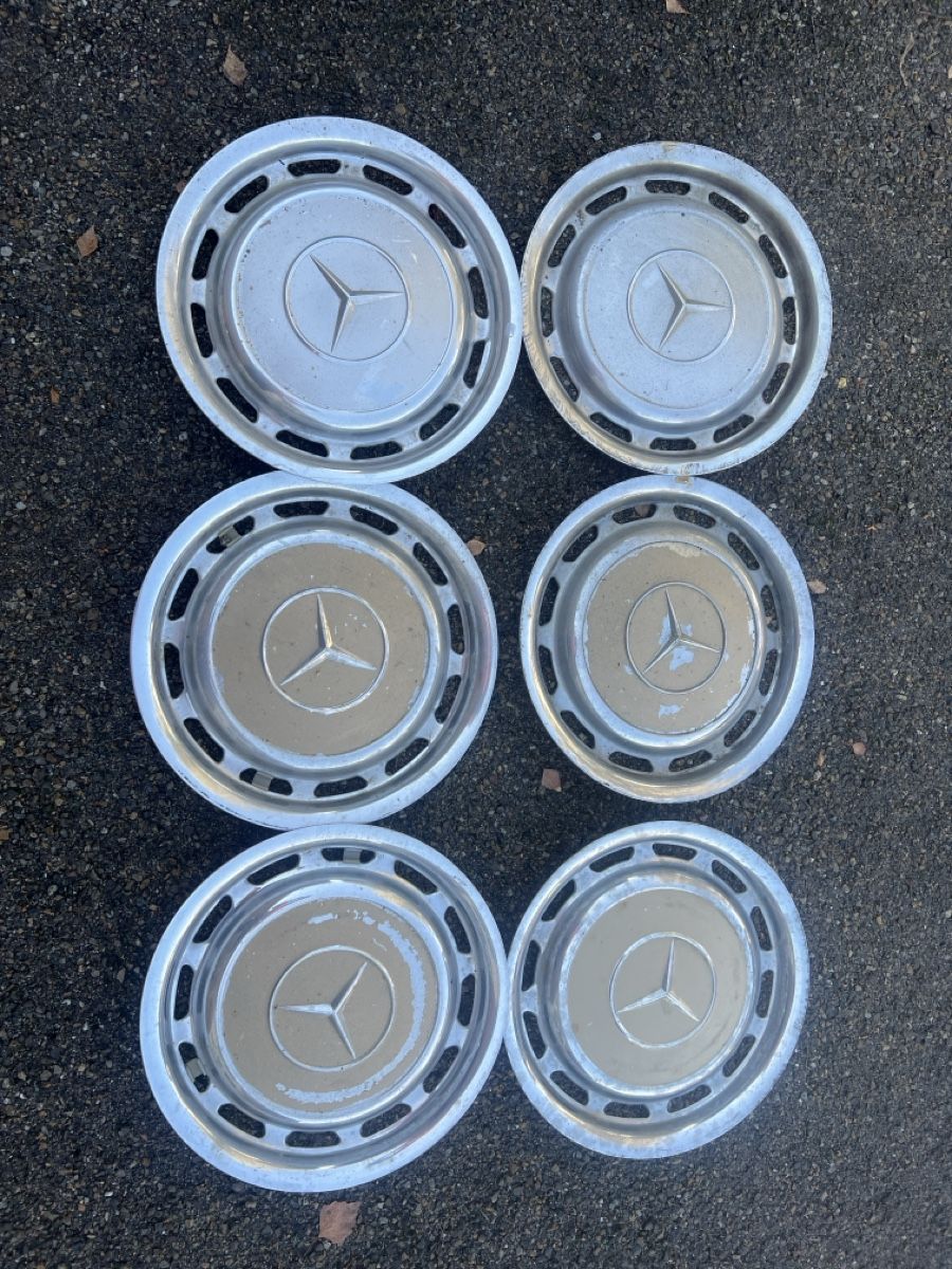Mercedes-Benz Cerchioni: Radkappen Mercedes – Difettoso da Hefenhofen venduto da der_y7sz