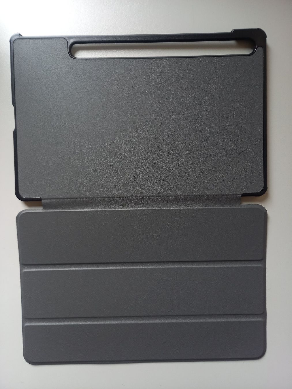 Samsung Covers & Borse: Schutzhülle Samsung Galaxy Tab S8 – Usato da Sissach venduto da DenJoe 1
