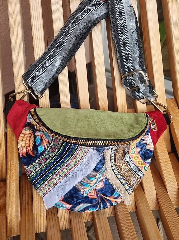 Taschen: Patchwork neue Bauchtasche, Tasche handmade Reuse Materials – Neu (gemäss Beschreibung) aus Binz von JoPra