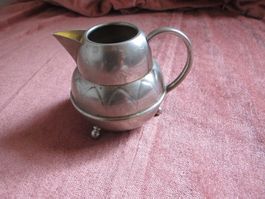 Krug aus Metall Vintage
