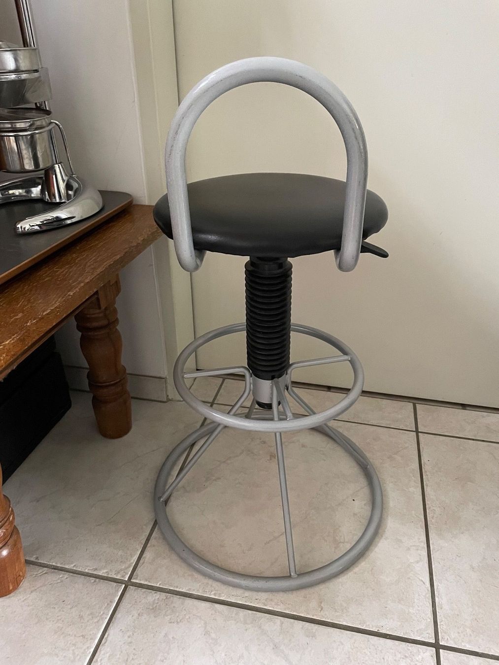 Hocker: Tabouret Pivotant en Métal Siège Cuir – Gebraucht aus Vallamand von Bricbracbroc82 3