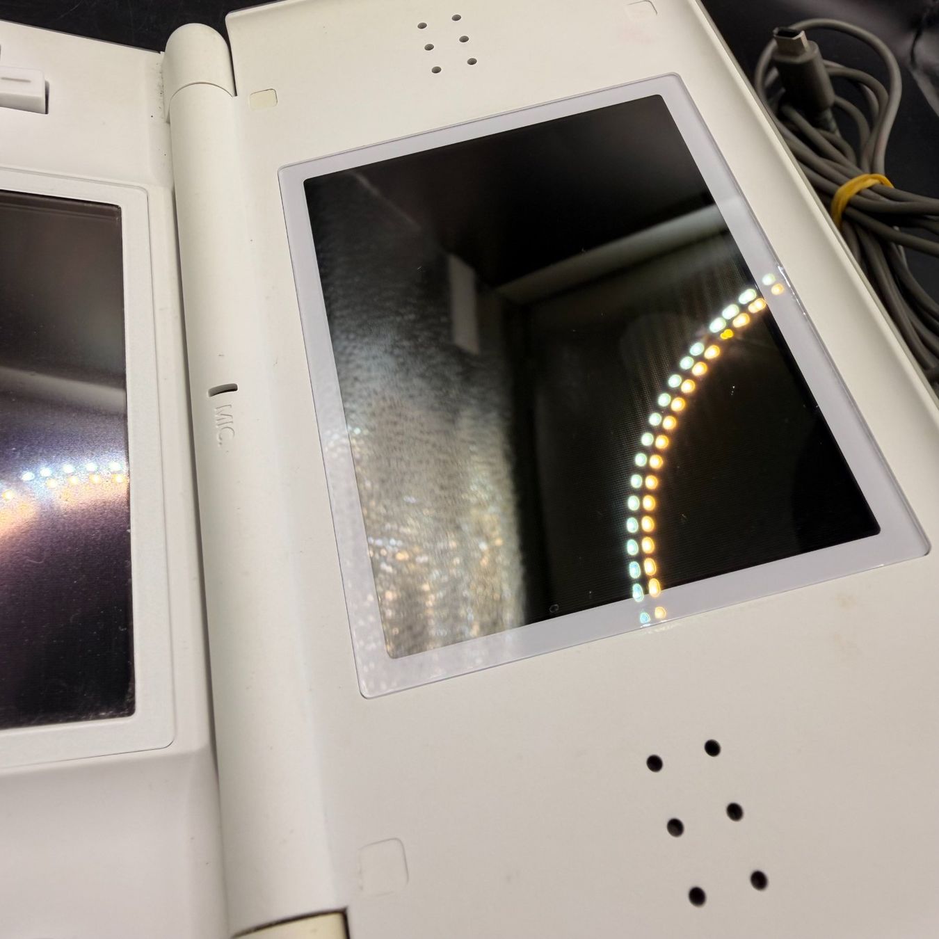 Nintendo Console: Nintendo DS Lite Weiss mit Ladegerät – Usato da Düdingen venduto da Nerdworld 9