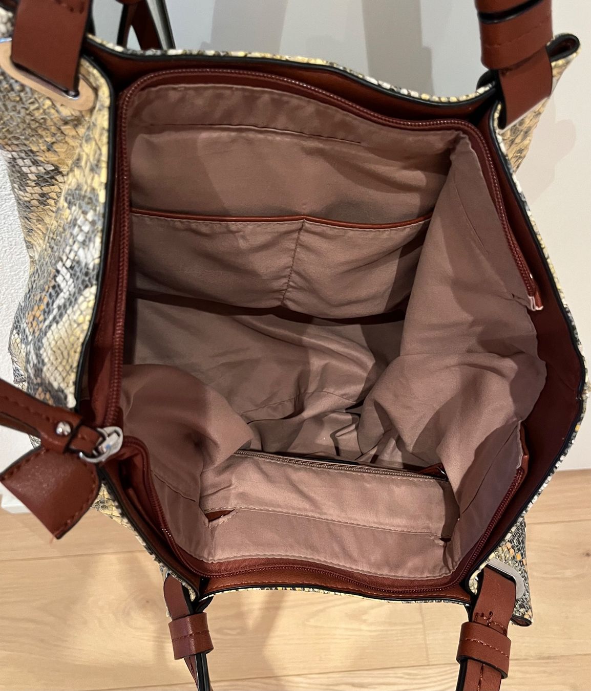 Gabor Borse da donna: Gabor, Tasche in Schlangenlederoptik – Usato da Kloten venduto da SANTALA23 9