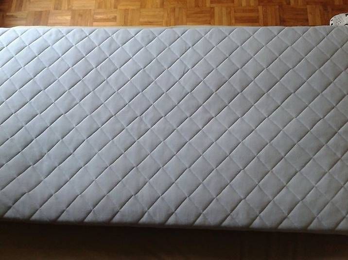 Materassi: Matelas lit bébé – Usato da Bursins venduto da bia_2hnq