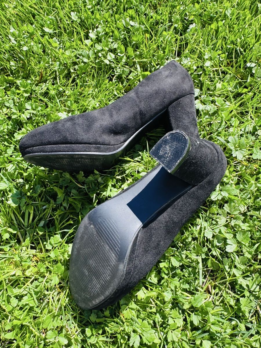 Scarpe da donna: Schwarze  Pumps Gr. 37 - Zeitlos & elegant! – Usato da Muotathal venduto da mianyc 3
