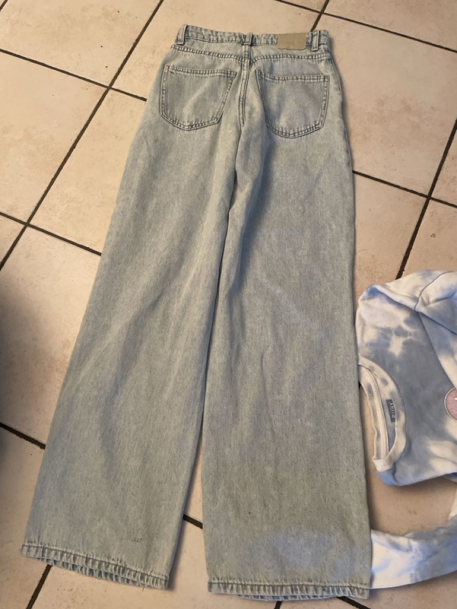 Kleiderpakete: Outfit Set Amisu Jeans Grösse 32 und Ruby Pullover XS – Gebraucht aus Obergerlafingen von cabo4 3