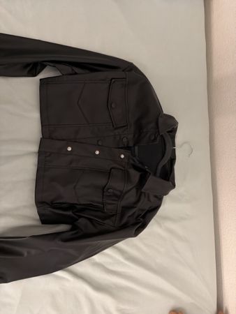 Veste courte en similicuir noir style chemise taille S