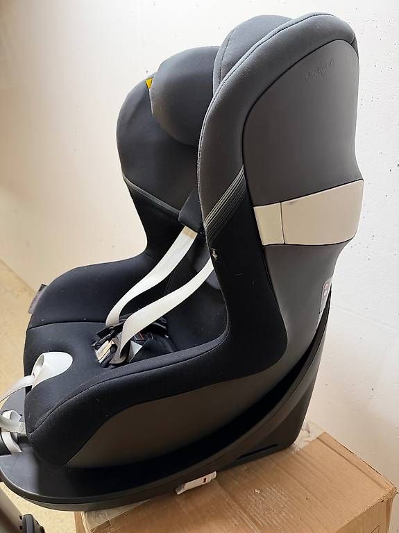 Cybex Seggiolini per auto: Siège auto Cybex Sirona M2 i-Size avec base isofix – Usato da Epalinges venduto da sinal.co 3