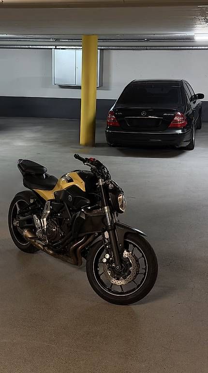 Yamaha Strada: YAMAHA MT07 | TOP | HURRIC | Topcase | Windshield – Usato da Volketswil venduto da Kokosnuss300