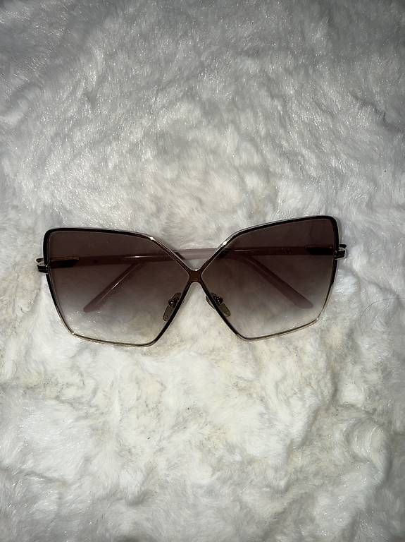 Lunettes & Verres: Prada Sonnenbrille – D'occasion à Effretikon par lil_vgd5 2