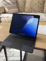 Apple iPad Pro 6. gen mit Magic Keyboard und Pen.