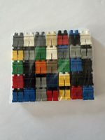 35  Stück Mix Beine Lego Figuren/ Ersatzteile.
