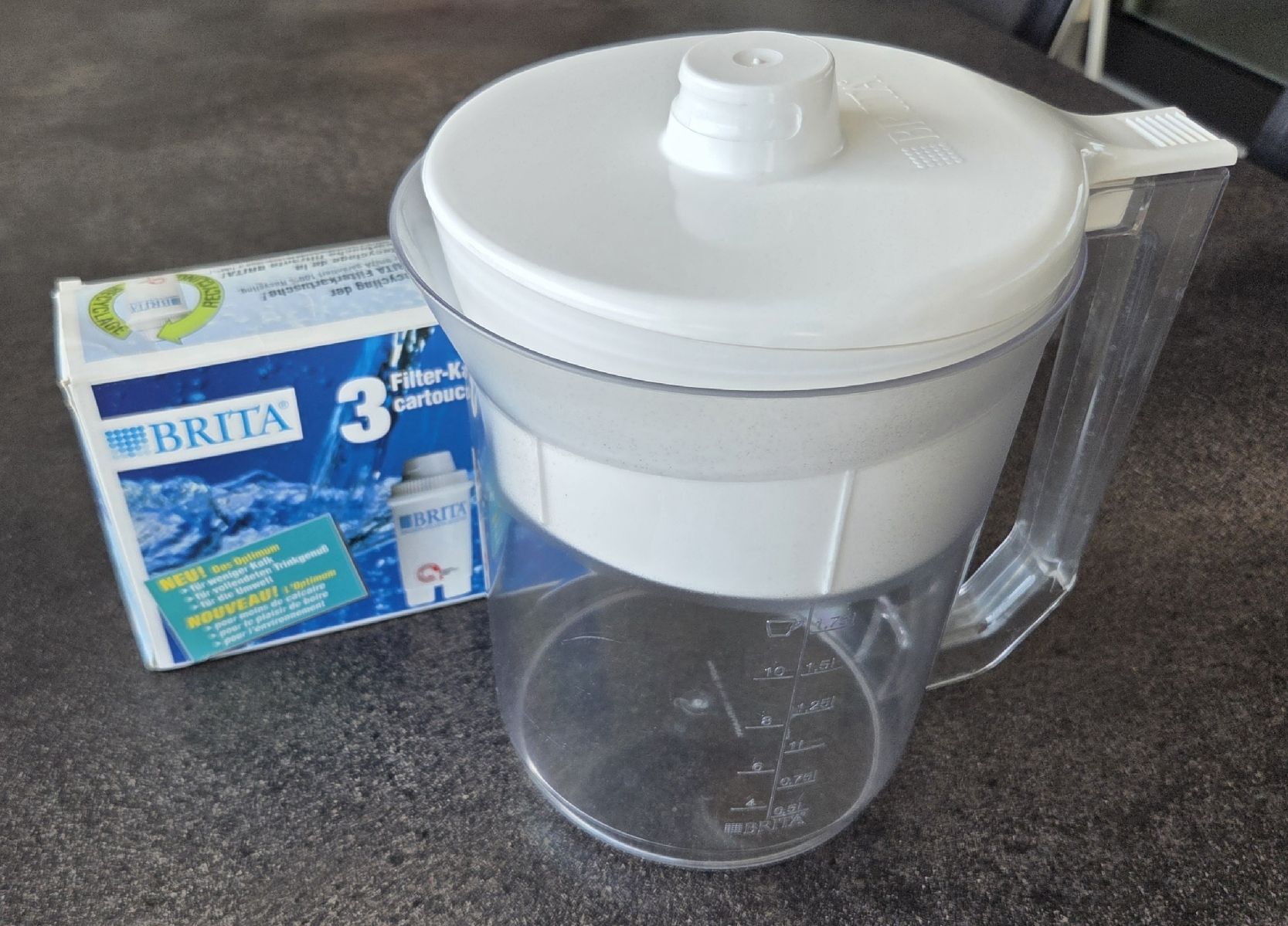 Brita Küchengeräte: Brita Filter, Wasser Filter mit 3 Kartuschen – Gebraucht aus Klingnau von Groofty69