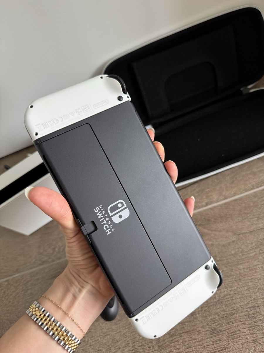 Nintendo Konsolen: Nintendo Switch (OLED model) in weiss mit Tasche – Gebraucht aus Effretikon von ste_yh9g 2