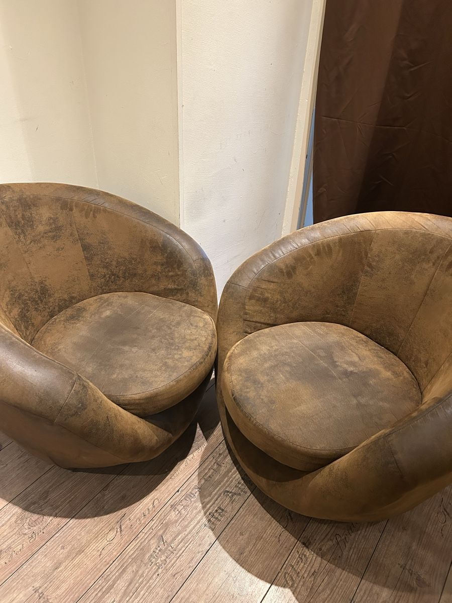 Divani: Chestelfield Sofa und zwei Sessel – Usato da Wald ZH venduto da cor_v5gs 6