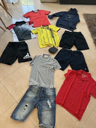Lot Nr 41.   Habits garçon taille S (et XS)