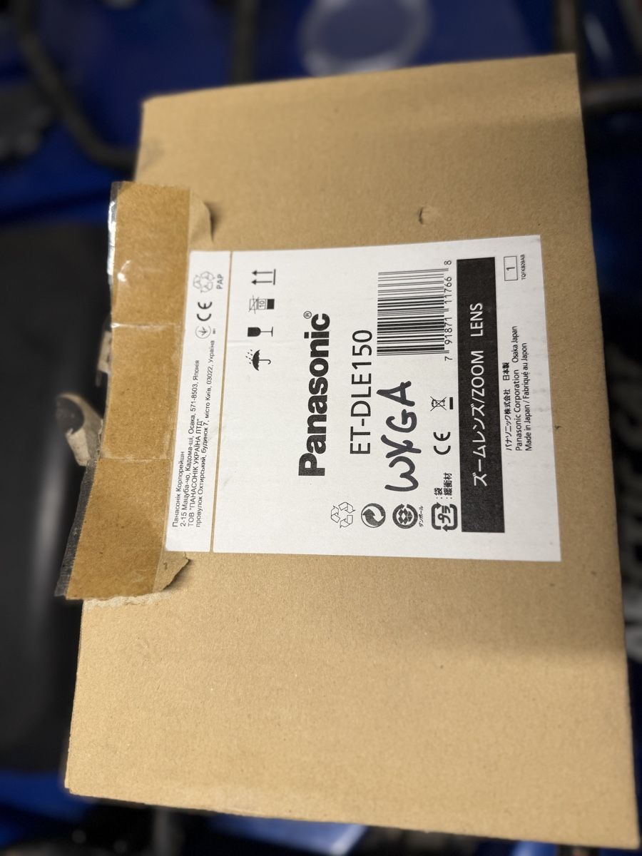 Panasonic Proiettori: Panasonic PT-D6000 Beamer mit Linse – Usato da Wiler Lötschen venduto da PADDY-25 1