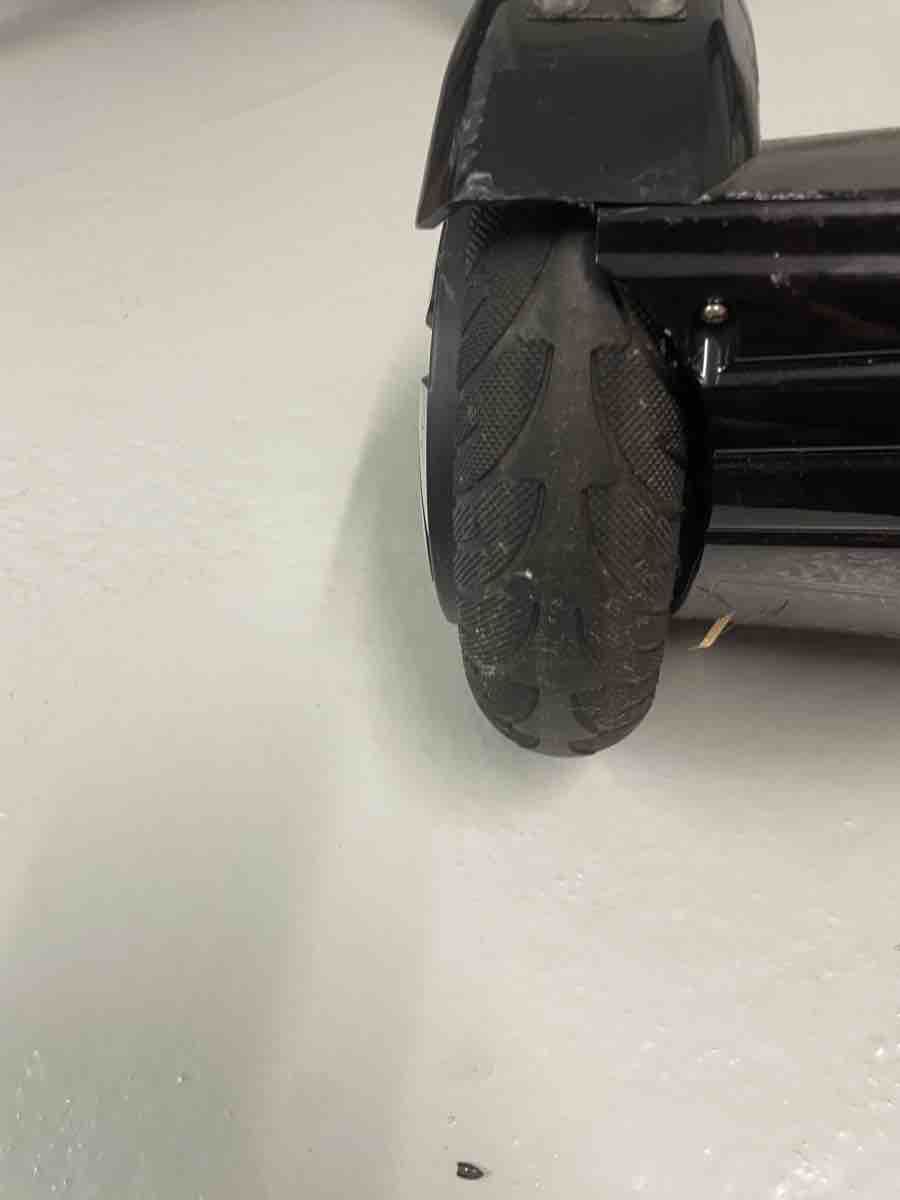Hoverboard: Hoverboard schwarz gebraucht mit Gebrauchsspuren – Usato da Rothenburg venduto da lue_2cj7