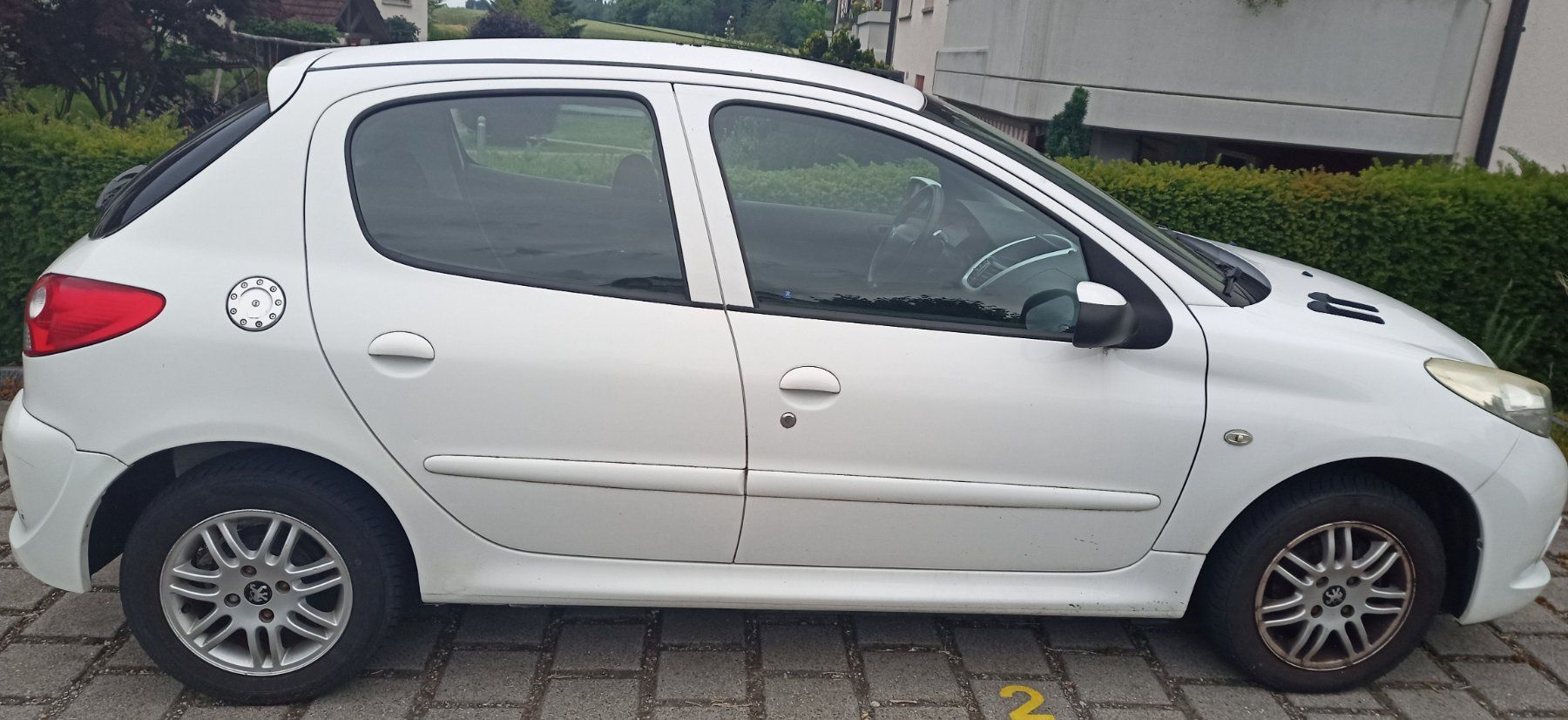 Peugeot Automobili: Peugeot 206+ 1.4i Trendy – Usato da Mettmenstetten venduto da 7three