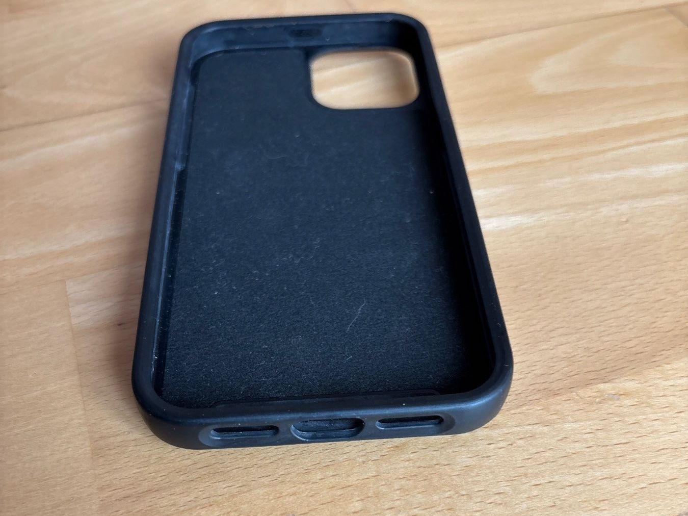 Quad Lock Cover & Protezioni schermo: Quad Lock Étui rigide MAG noir pour iPhone 12 – Usato da Châtel-St-Denis venduto da Mel-Stef 2