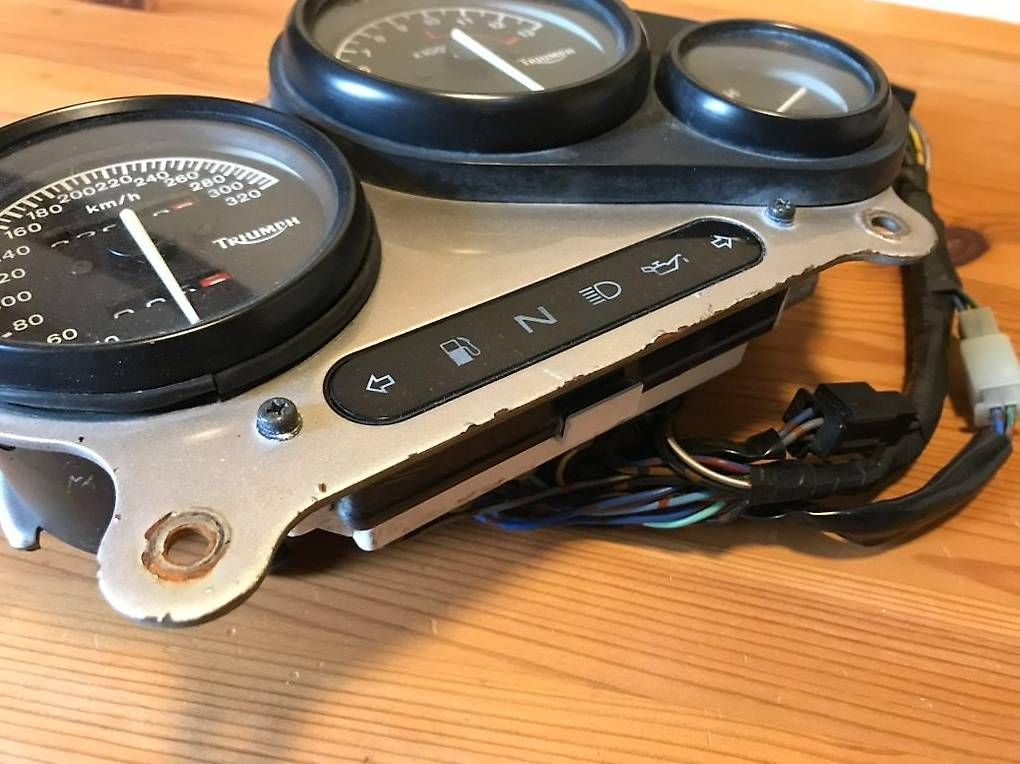 Tutti i ricambio per moto: Triumph Trident Sprint 900 Tacho/Cockpit – Difettoso da Combremont-le-Petit venduto da tim_57gl 1