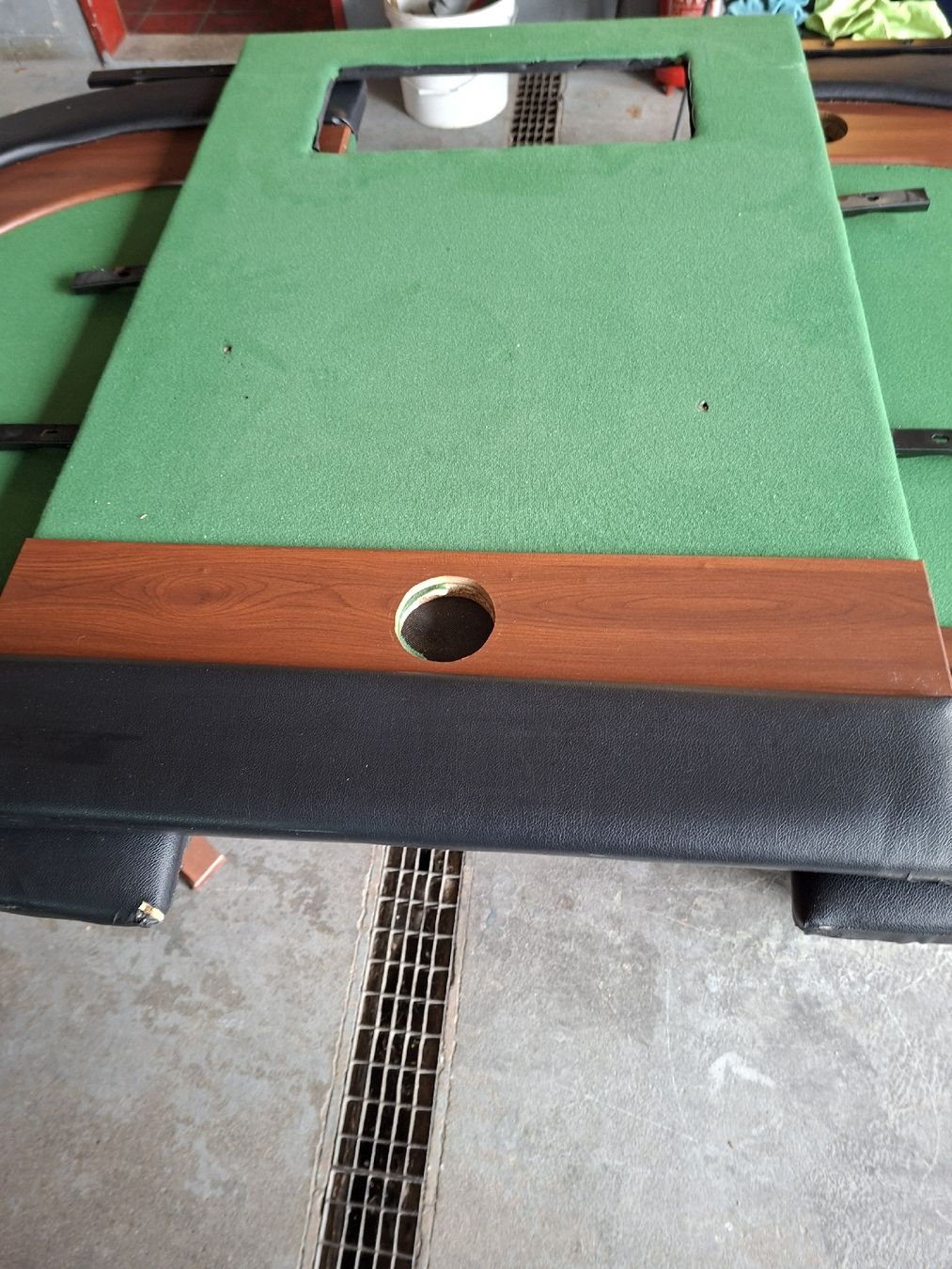 Tavoli: Pokertisch oval mit Getränkehaltern gebraucht – Usato da Oberhasli venduto da Cortina 2