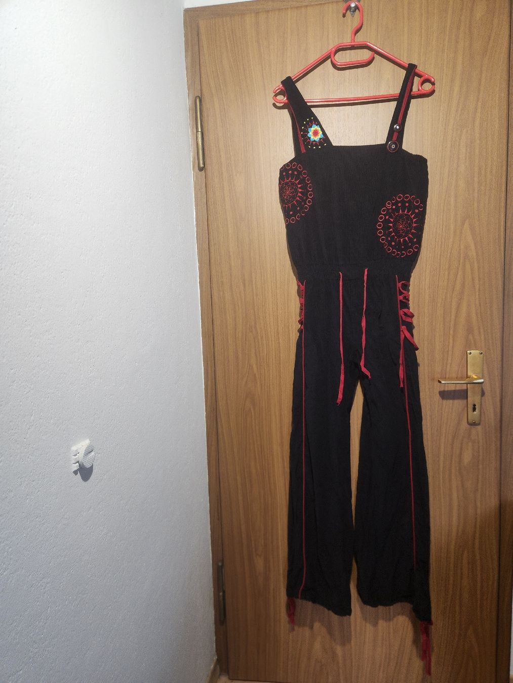 Tute: Combi-pantalon  velours noir taille M   brodée  – Usato da Niedergösgen venduto da Eva2410 1