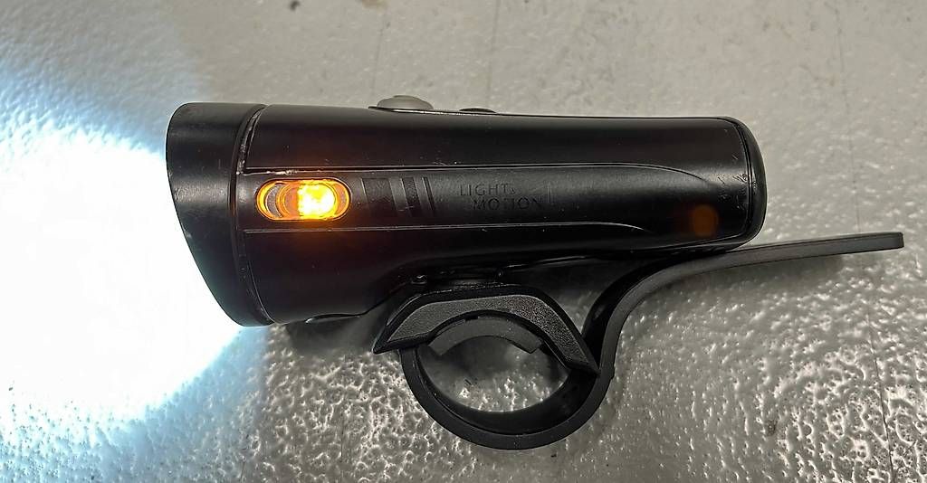 Lampes: LIGHT & MOTION SECA COMP 2000 Bike Lampe – D'occasion à Hausen AG par Nasdaq0