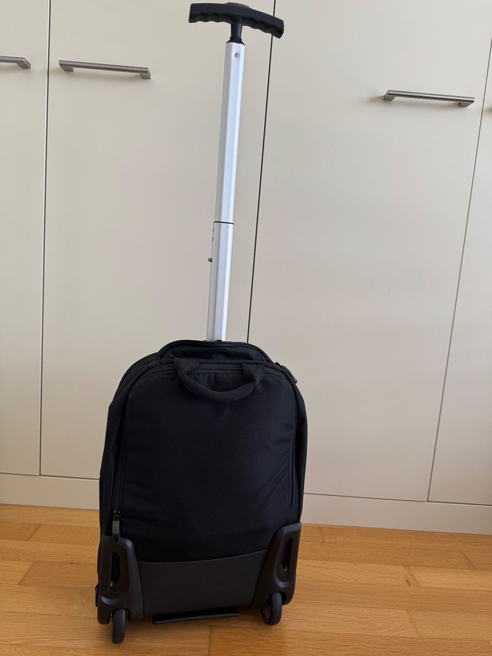 Samsonite Sacs à dos: Samsonite Rucksack mit Rollen, schwarz einwandfreier Zustand – D'occasion à Neuhausen par satellite5820 8