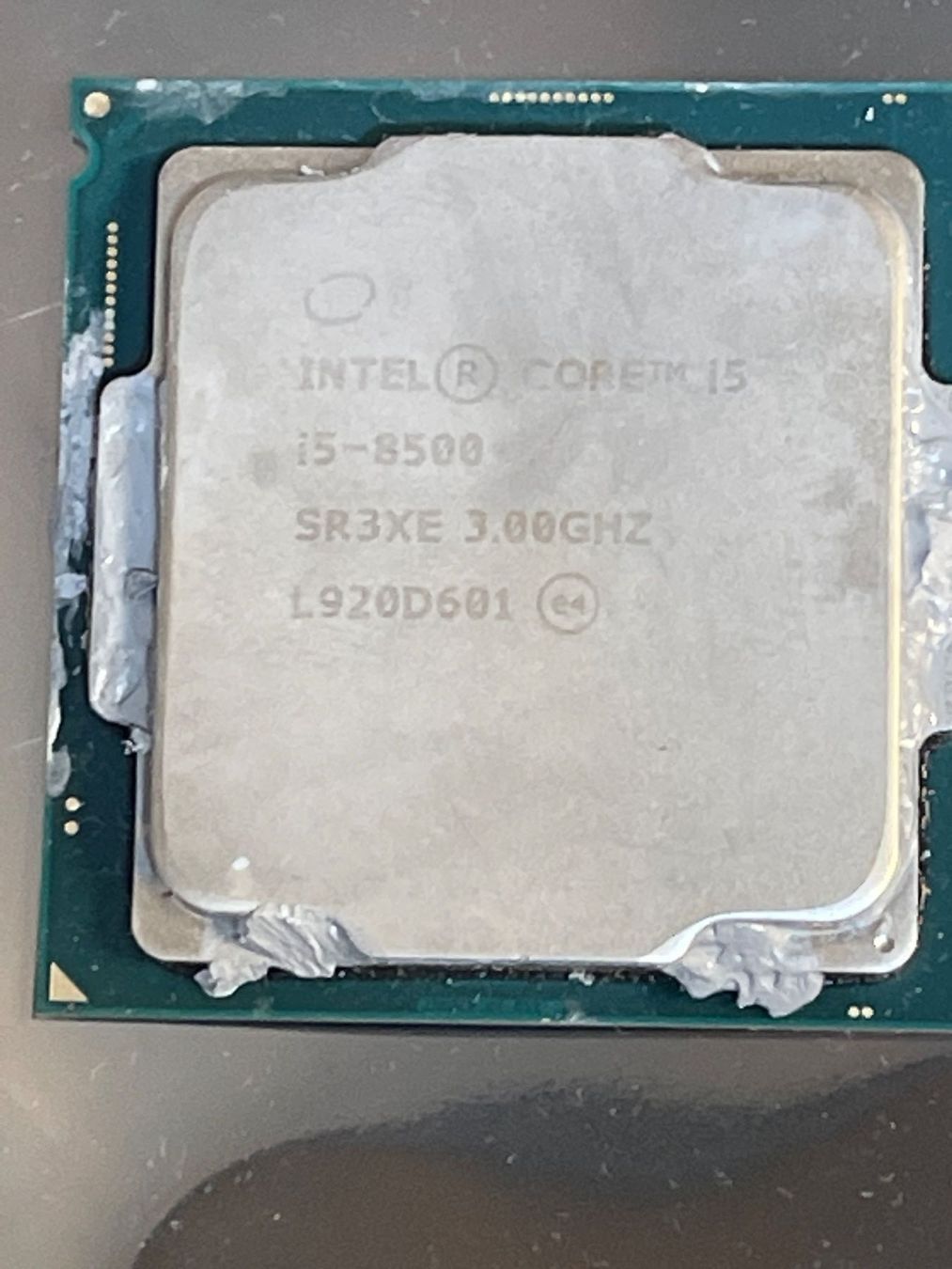 PC: ntel Core i5-8500 Processor 9M Cache, 3 GHz – Usato da Zürich venduto da Drwatson