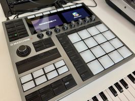 Native Instruments Maschine+ mit 512GB SD-Card