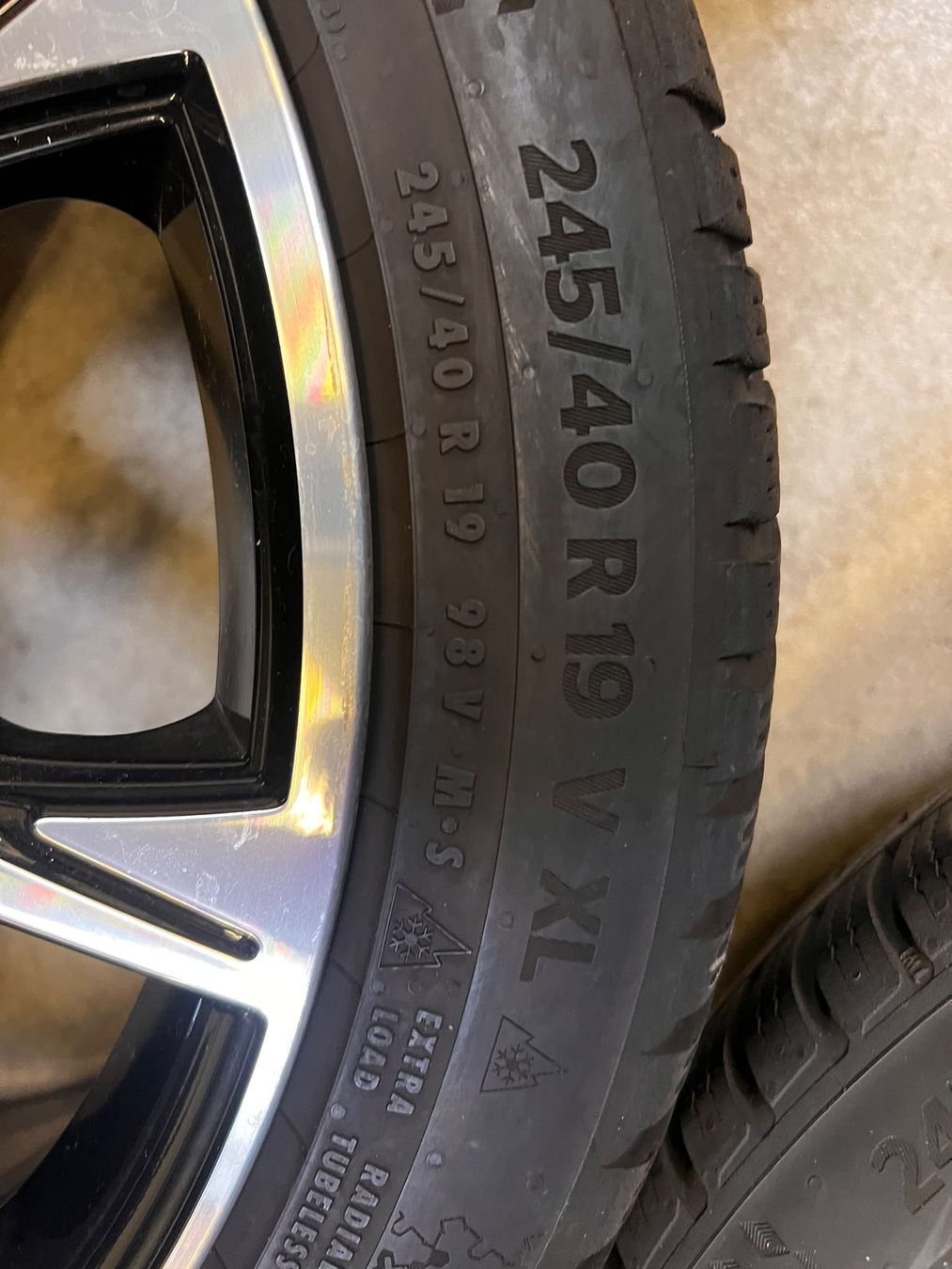 Seat Pneumatici & Ruote complete: Cupra Ateca Winterräder 245/40 19 – Usato da Brittnau venduto da Dead6O 3