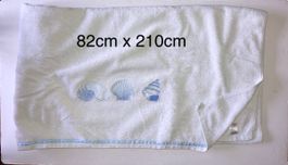 Strandtuch – Muschel-Design – 81x210cm 100% Baumwolle/weiss