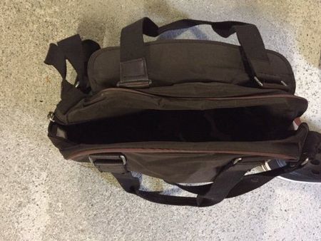 Neuwertige Wickeltasche mit Zubehör