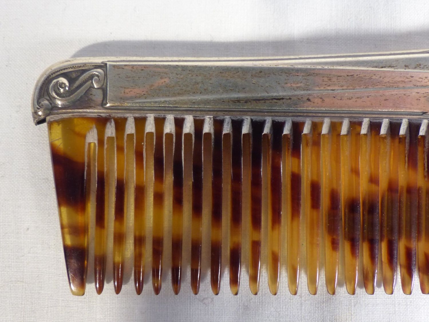 Altro per la cura dei capelli: Antiker Kamm, Schildpatt mit Silber Montur – Usato da Zürich venduto da botschinski 5