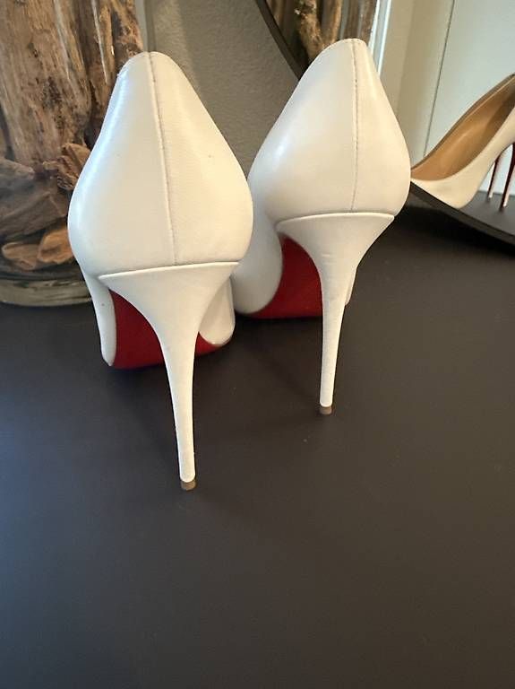 Damenschuhe: Louboutin Kate weiss Gr. 39 – Gebraucht aus Schindellegi von wae_fhj7 4