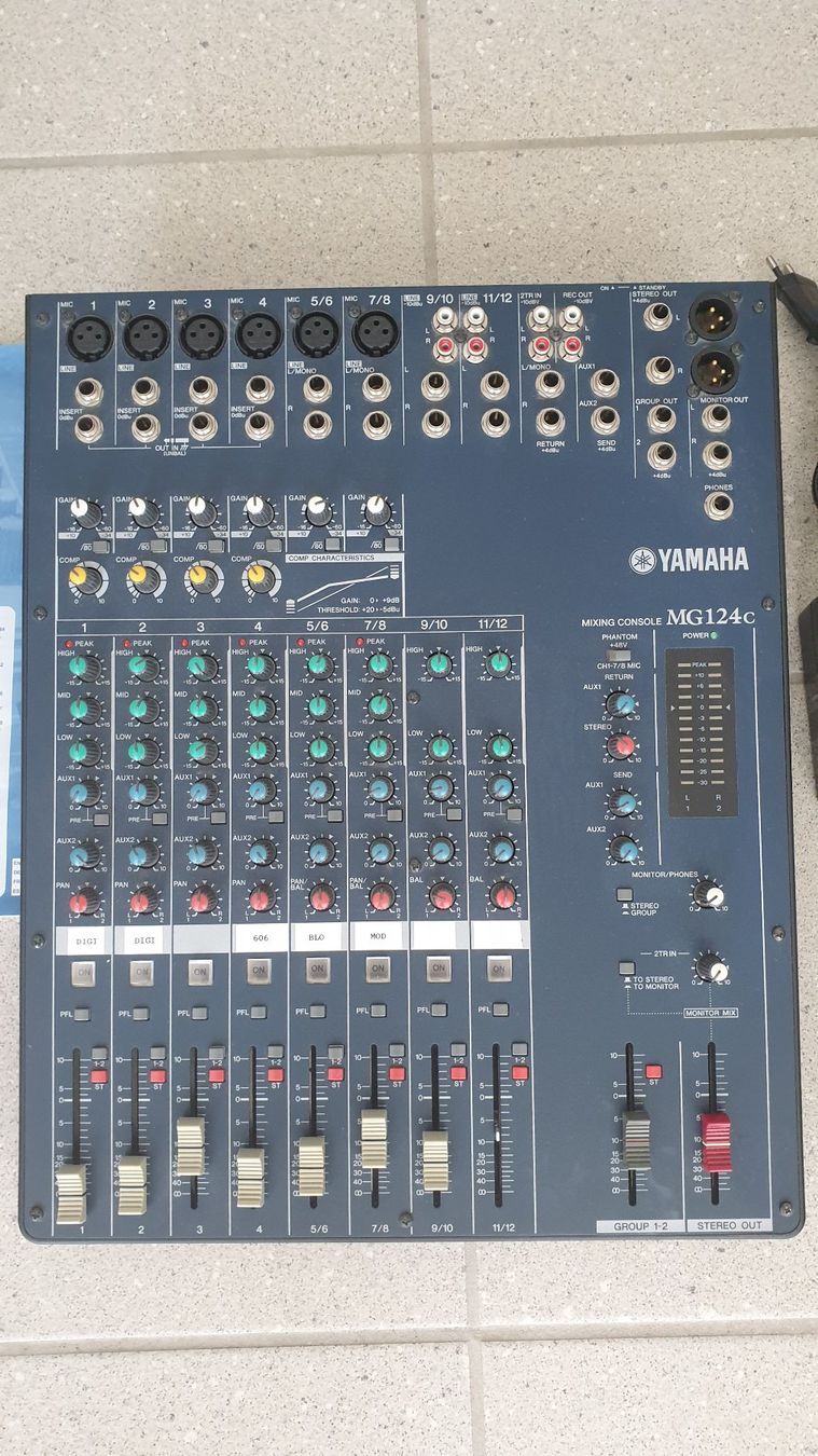 Yamaha Console di mixaggio: Mischpult YAMAHA Mixing Console MG124C – Usato da Stäfa venduto da Supertramp73 1