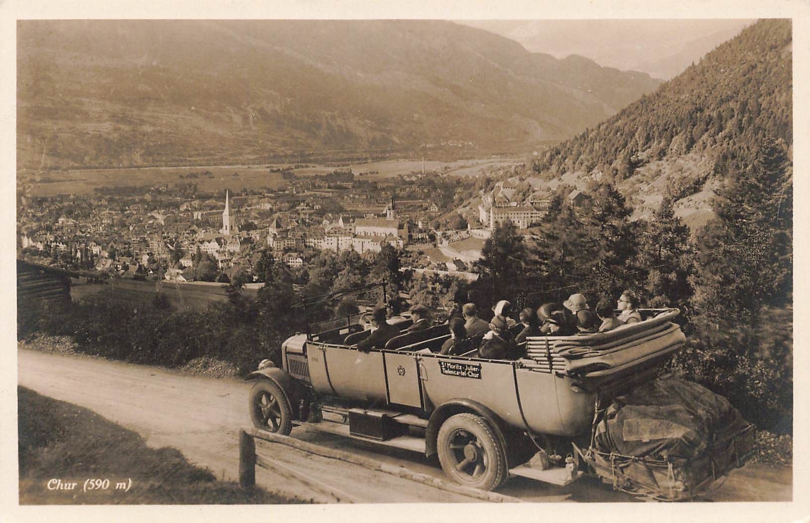 Cartoline postali: Chur GR Postauto mit Stadtpanorama Oldtimer – Usato da Biasca venduto da Blenio71