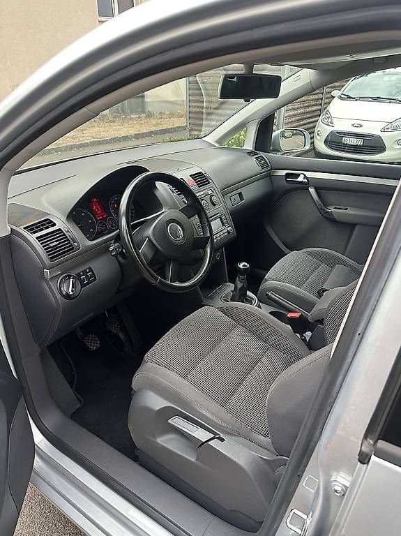 Automobili: VW Touran 2.0 TDI  – Usato da Lenzburg venduto da lir_h6d9 2