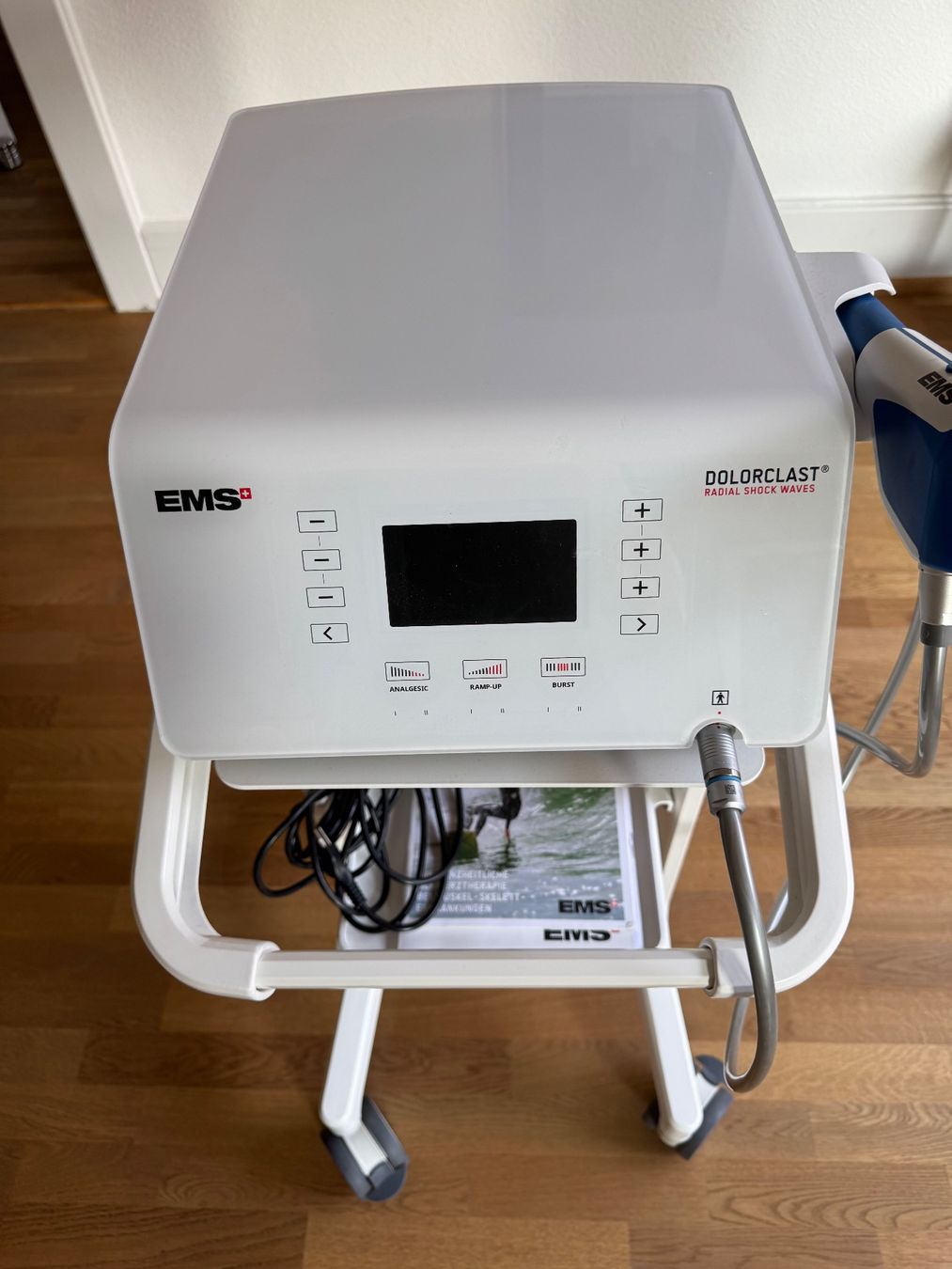 Appareils médicaux: radiales Stosswellengerät EMS – D'occasion à Bern par figureskater
