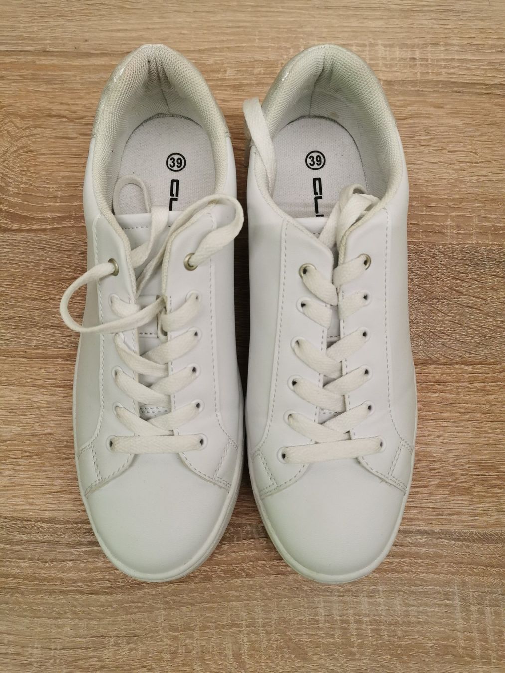 Scarpe da donna: Sneaker mit Blumenmuster – Usato da Steinen venduto da aislynn 1