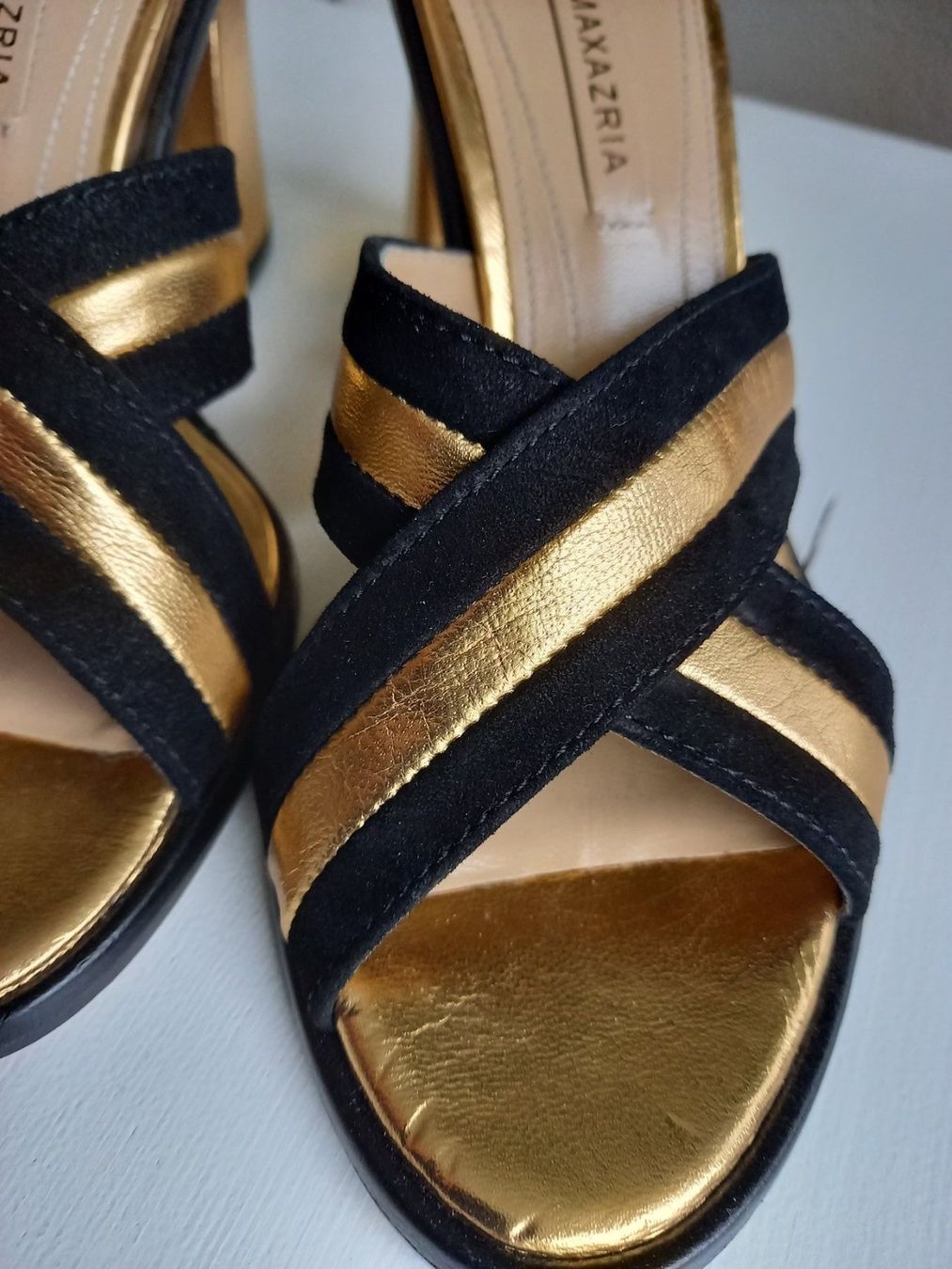 Scarpe da donna: Stilettos BCBGMAXAZRIA schwarz/gold – Usato da Volketswil venduto da ronbons 1
