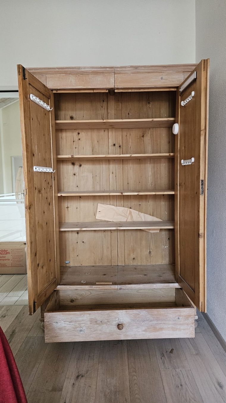 Armadi: Schöner Weichholzschrank – Usato da Schaffhausen venduto da kha_wh59 4