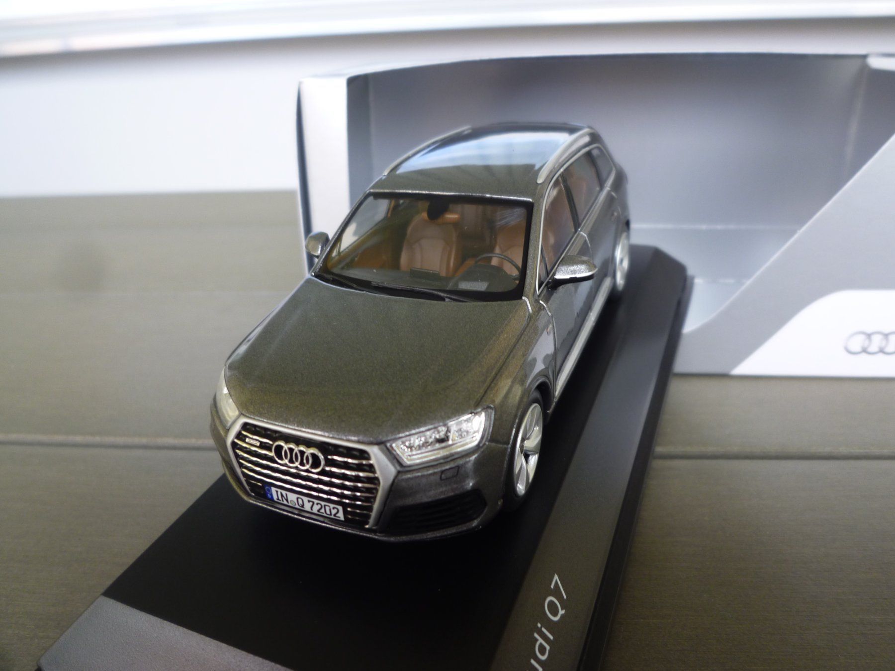 Audi Modellini d'auto: Audi Q7 – Nuovo e nell'imballaggio originale da Flawil venduto da Imperiosud 2