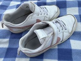 Nike Sneaker Turnschuhe Mädchen Gr. 35 Halle