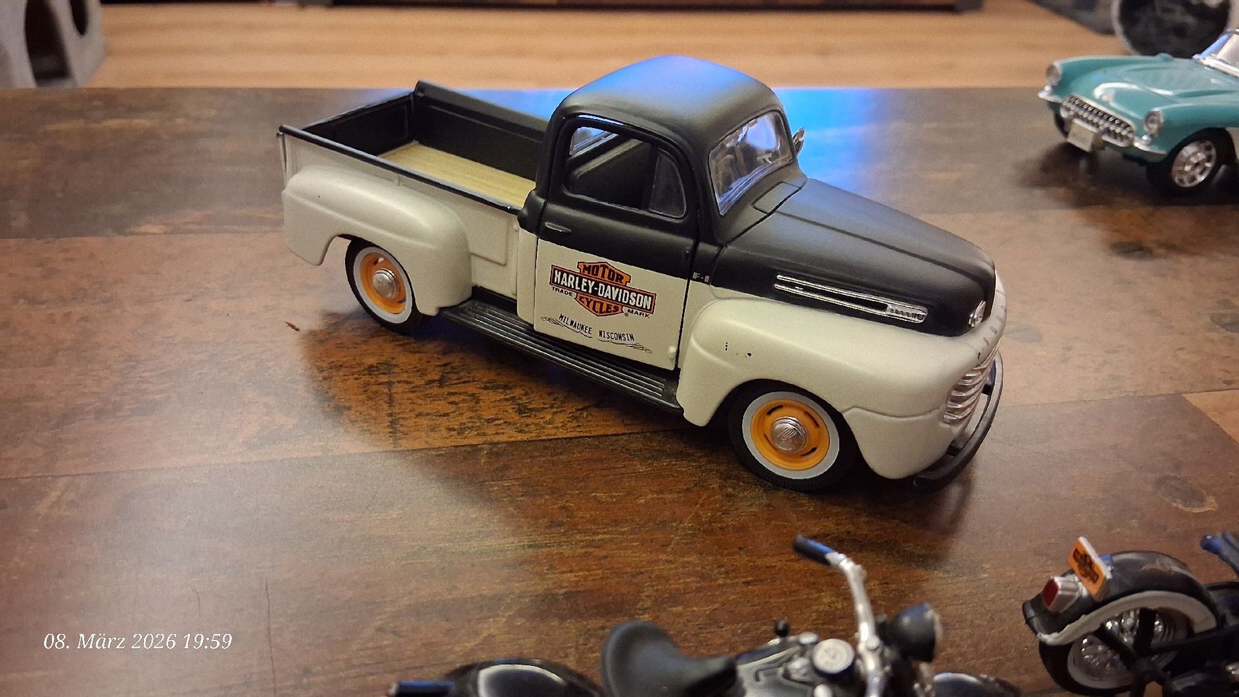 Maisto Modellini d'auto: 1:25 Ford F1 Pickup – Nuovo (secondo la descrizione) da Wolfenschiessen venduto da 2-stroke-garage 1